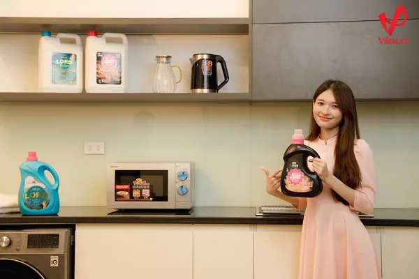 Nước Xả Vải Sen Huyền Bí – Làn Hương Quyến Rũ, Ấm Áp Từng Sợi Vải