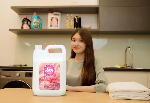 Nước Xả Vải Sen Dịu Dàng Hương Sen Tự Nhiên – Cho Áo Quần Luôn Thơm Mát Như Mới