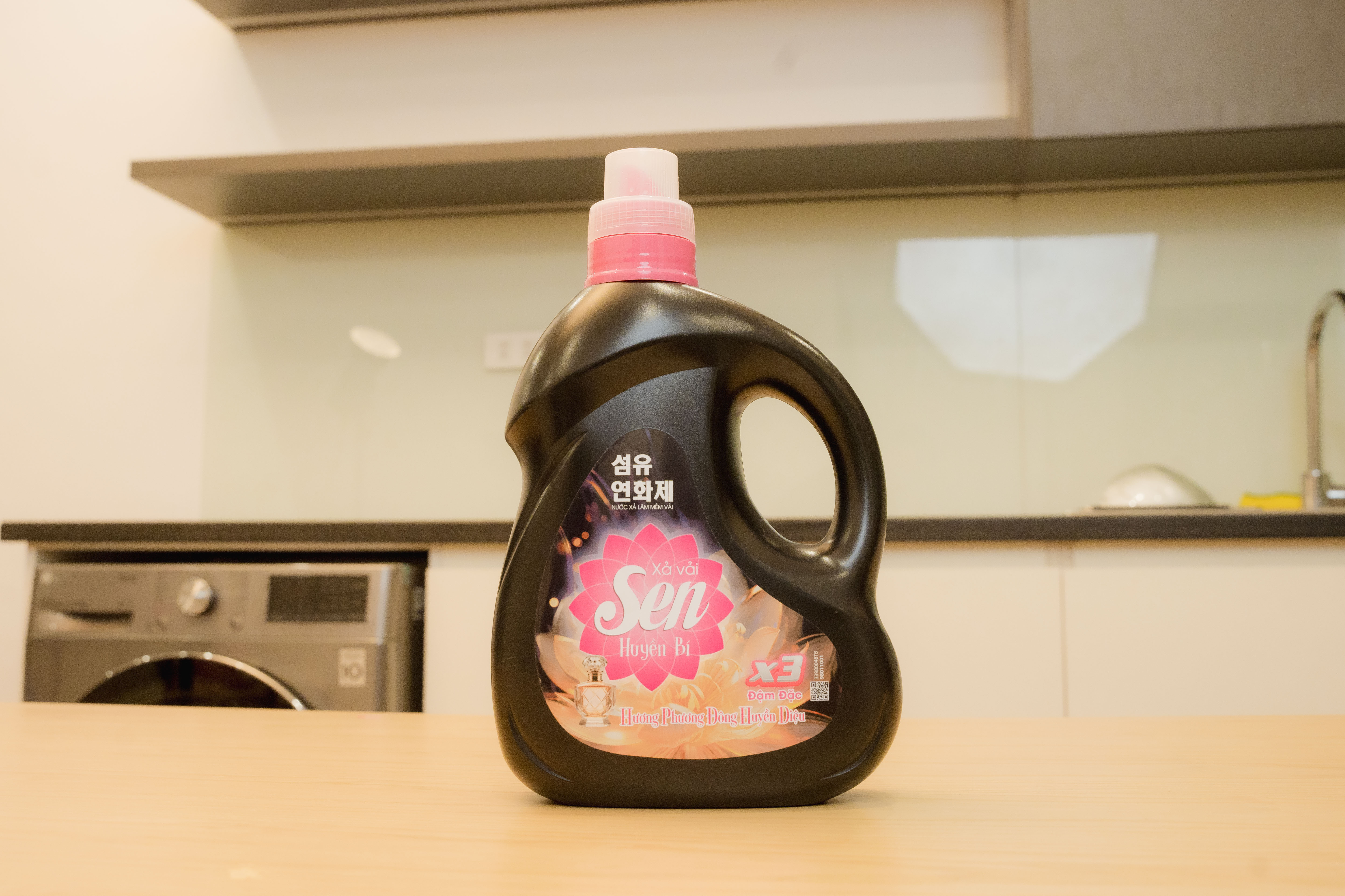 Chạm Mềm Mịn – Thơm Ngát Tự Nhiên Với Nước Xả Vải Sen Huyền Bí