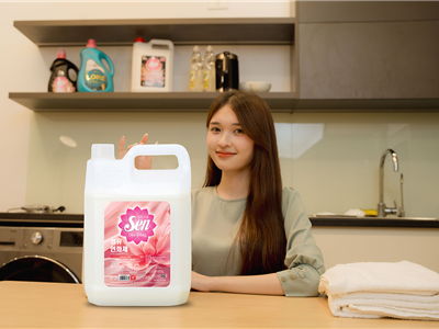 Nước Xả Vải Hương Sen: Dịu Nhẹ Từ Thiên Nhiên, Yêu Ngay Từ Lần Đầu